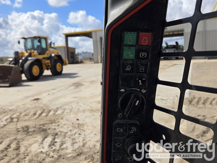 2022-bobcat-t76-image-48