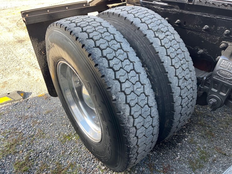 2001-peterbilt-387-image-21