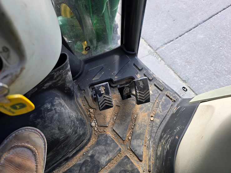 john-deere-4044r-image-79