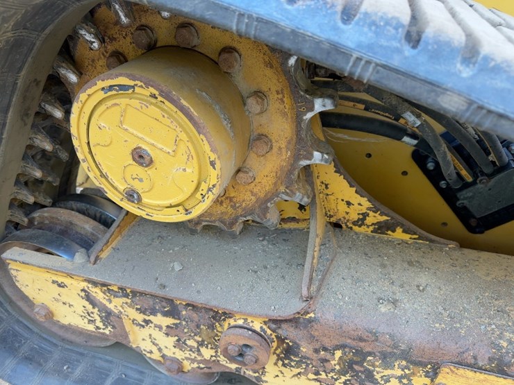 2023-caterpillar-299d3-image-12