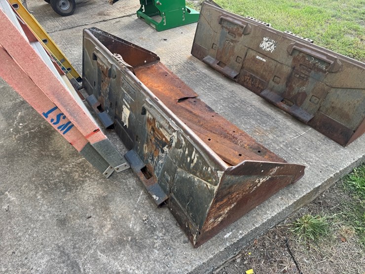 72-skid-steer-bucket-bucket-has-damage-to-bottom"-image-3