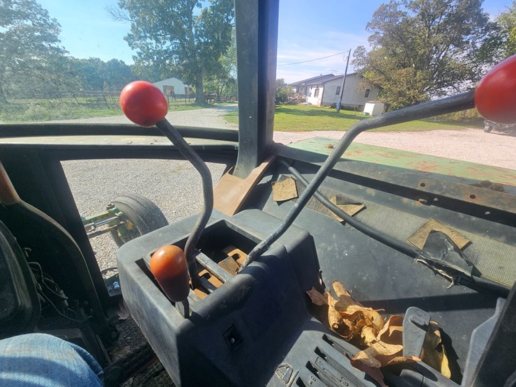 john-deere-3040-image-40