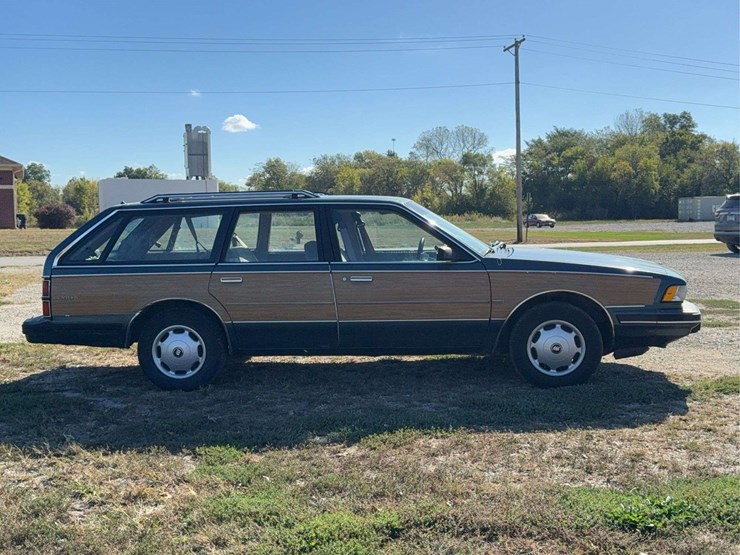 1194-buick-century-woody-station-wagon-image-4