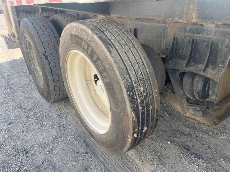 2005-freightliner-m2-20yd-rear-load-refuse-truck-image-17