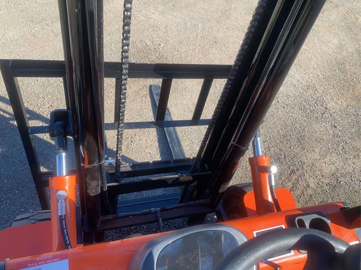2-ton-electric-forklift-image-15