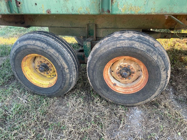 badger-tandem-axle-silage-wagon-image-12