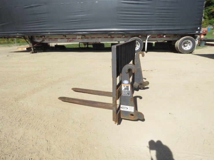 case-quick-attach-heavy-duty-pallet-forks-image-3