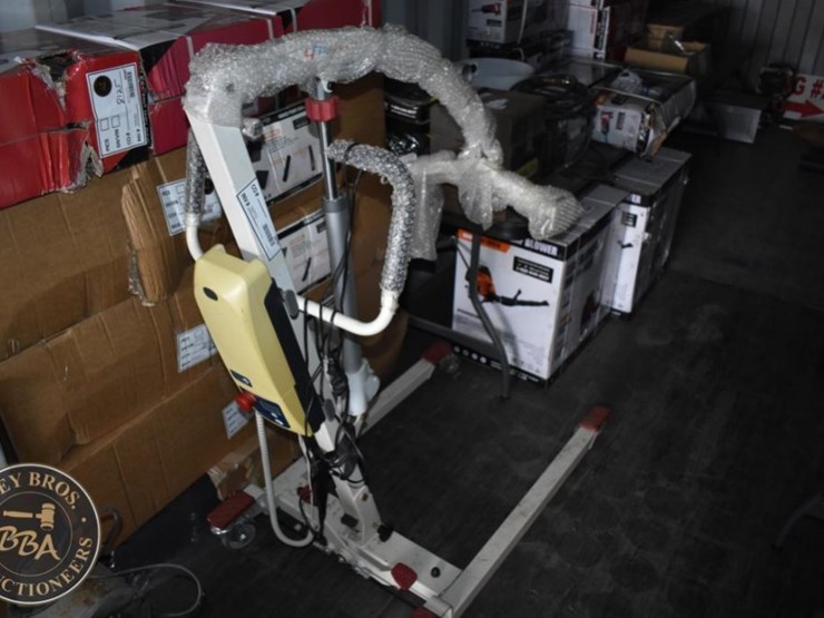 patient-lift-with-hydraulic-mechanism-image-1