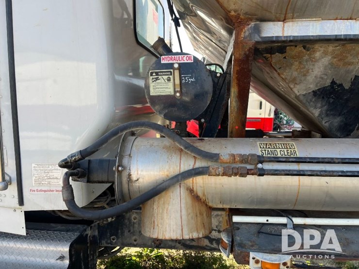2002-kenworth-t800-image-41
