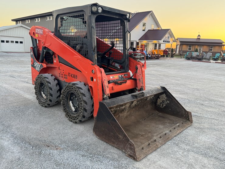 kubota-ssv65-image-15