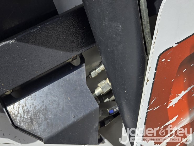 2022-bobcat-t76-image-31
