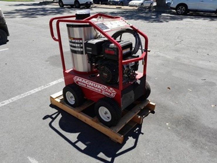 lot#-108-magnum-4000-hot-water-pressure-washer-image-2
