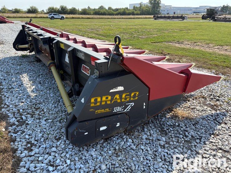 2013-drago-8r30-corn-head-image-5