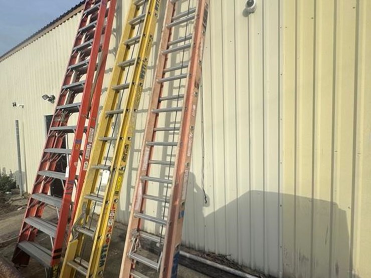 fiberglass-28'-extension-ladder-image-1