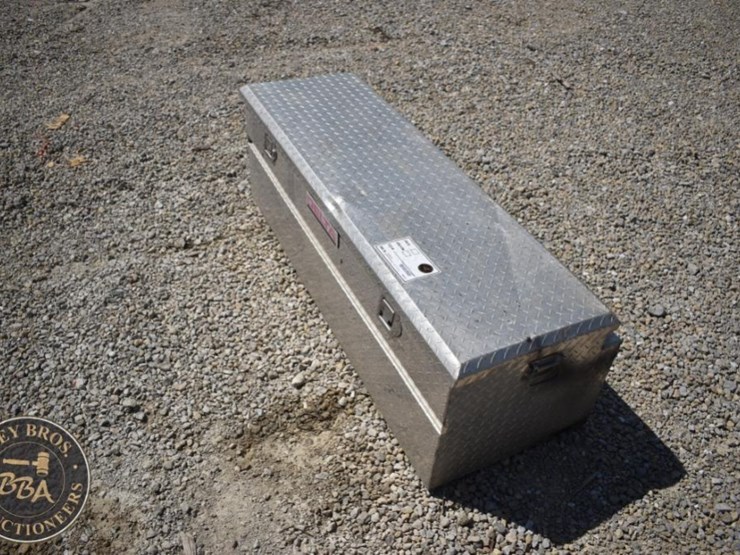 delta-aluminum-truck-tool-box,-silver,-dual-lock-handles-image-3