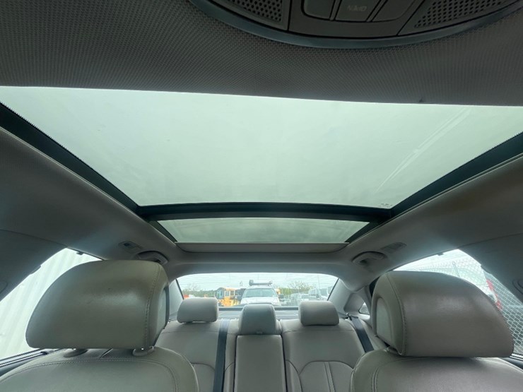 2015-hyundai-sonata-limited-sedan-image-10