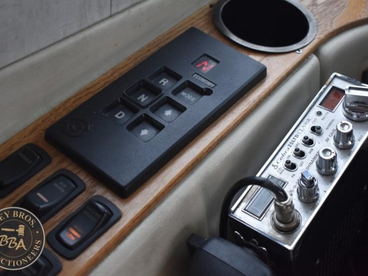 2006-thor-motor-coach-mandalay-40e-38083-image-54