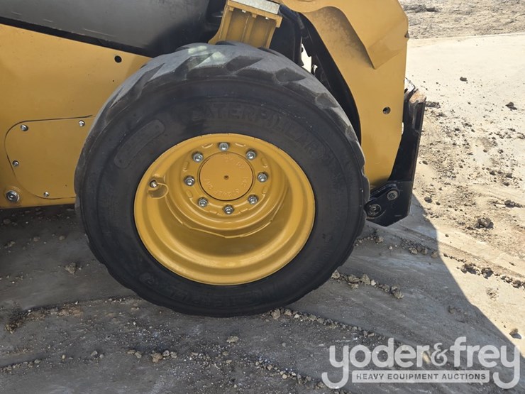 2016-caterpillar-232d-image-13