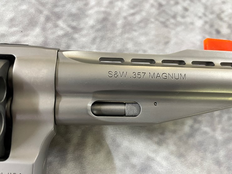 #4033-•-smith-&-wesson-686-performance-center,-sn:-dzc0357-image-9