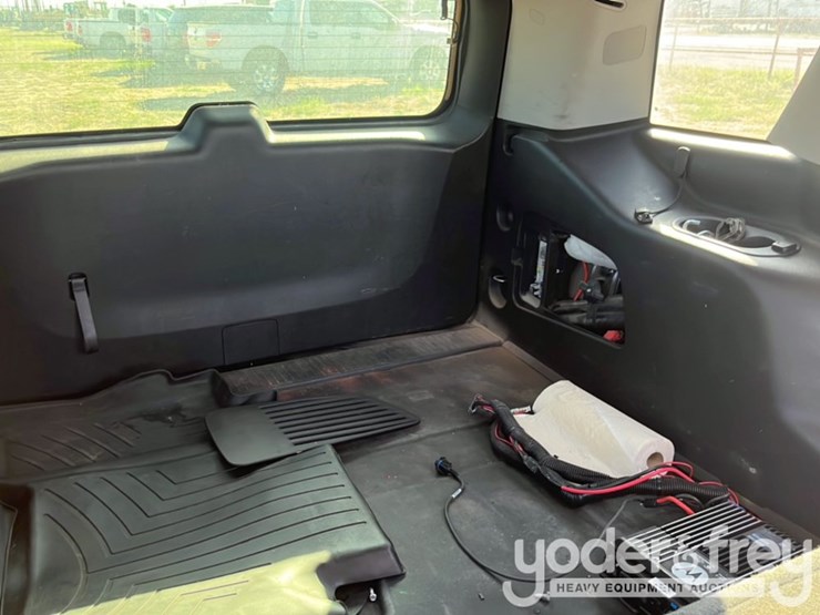 2015-chevrolet-tahoe-image-24