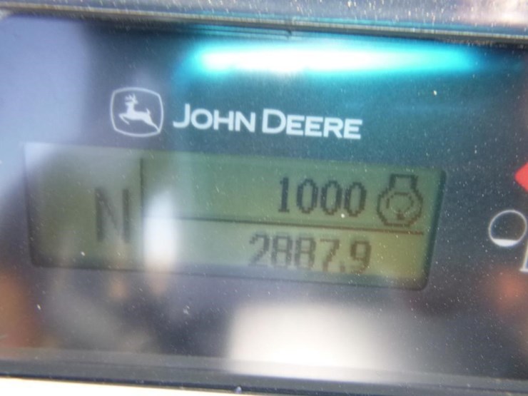 2021-deere-210l-image-38