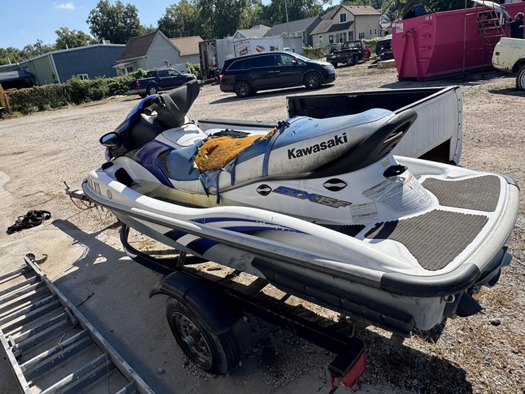 kawasaki-jet-ski-(stx-15f)-kawasaki-jet-ski-(stx-15f)-image-4