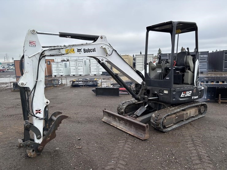 2019-bobcat-e32i-image-1