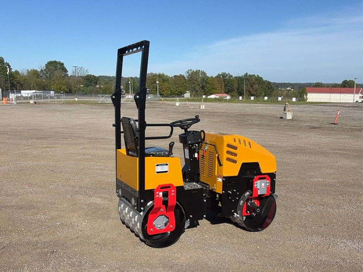 1-ton-vibratory-padfoot-roller-image-3