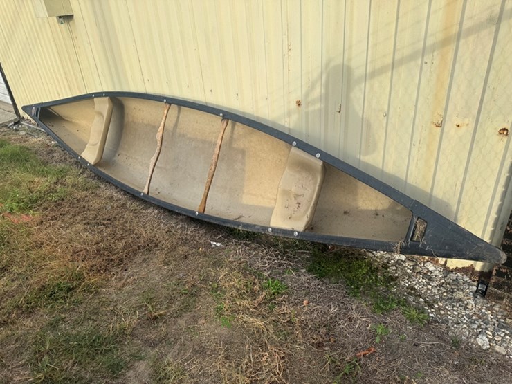 old-town-17'-fiberglass-canoe-image-4