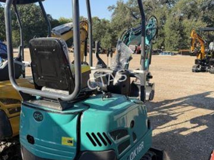 #62-•-mini-excavator---gas---hydraulic-thumb-image-3