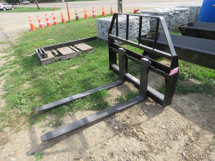 new-kivel-48"-3500lb-skidsteer-attach-pallet-forks-image-1