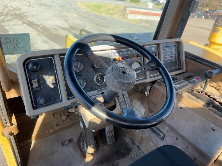 1995-caterpillar-d25d-image-29