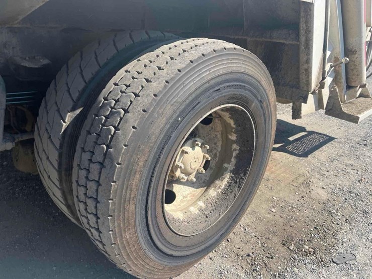 2005-freightliner-m2-20yd-rear-load-refuse-truck-image-16