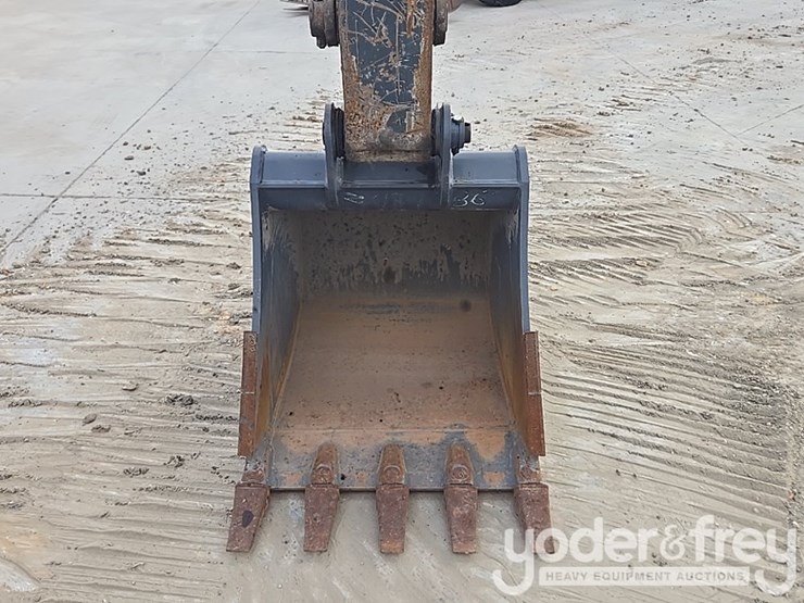 2022-deere-130g-image-11