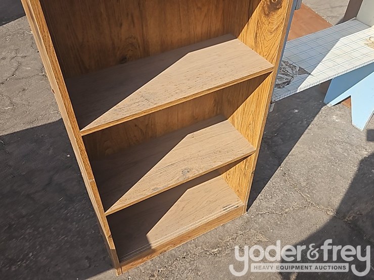 single-wooden-book-shelf-image-2