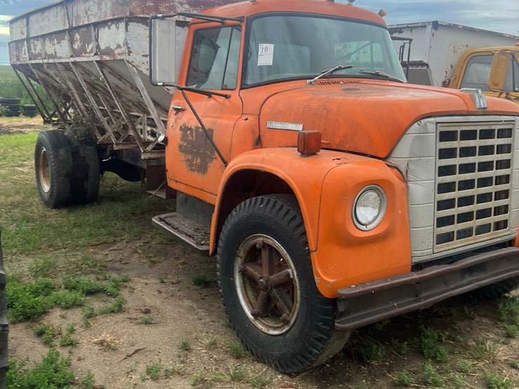 vintage-ih-truck,-not-running-image-7