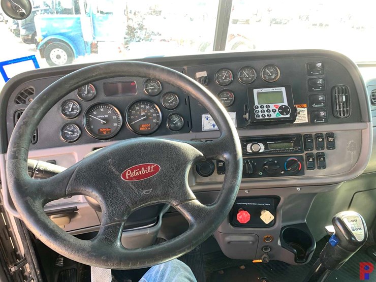 2012-peterbilt-367-image-10
