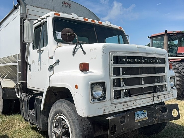 international-tri-axle-truck,-model-2200,--live-bottom,-detroit-diesel,-9-speed-manual,-roll-tarp-image-22