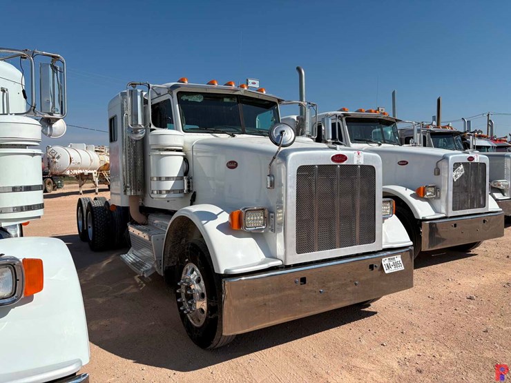 2012-peterbilt-367-image-3