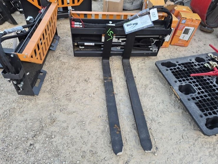 wolverine-pfa-11-3300g-hydraulic-pallet-forks-image-1