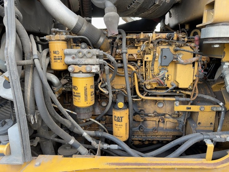2011-caterpillar-938h-image-19