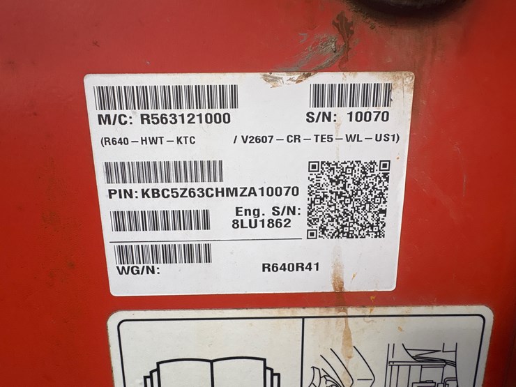 2021-kubota-r640-image-21