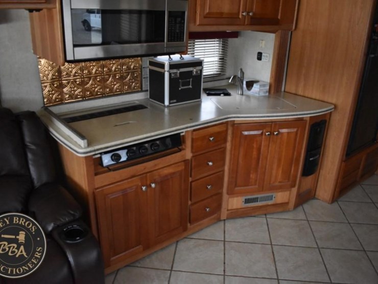 2006-thor-motor-coach-mandalay-40e-38083-image-58