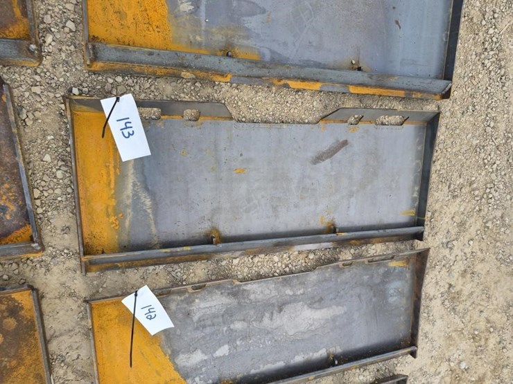 heavy-duty-skid-steer-mounting-plate-image-1