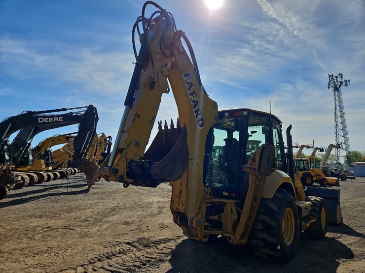 2022-caterpillar-440-image-5