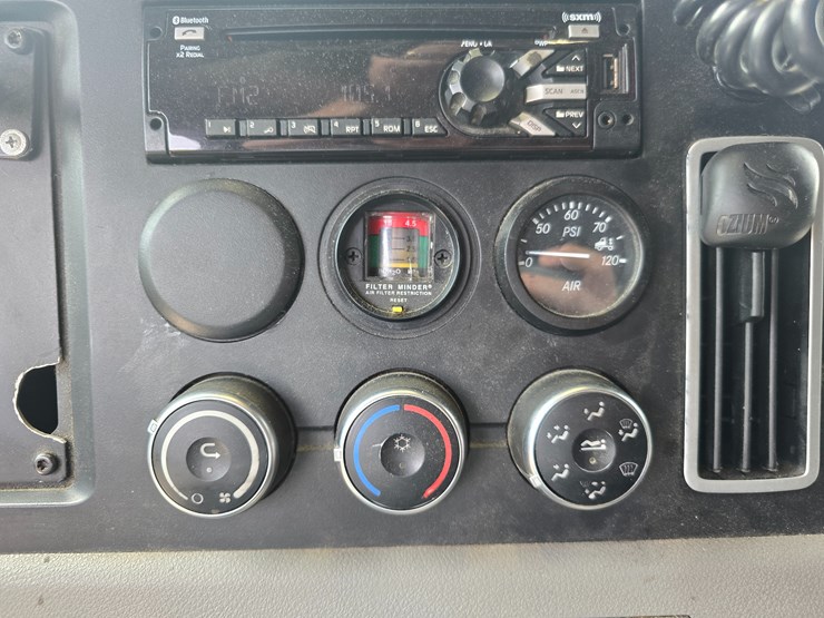 2019-freightliner-cascadia-126-image-63