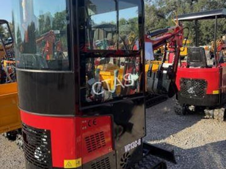 #50-•-mini-excavator---gas---*broken-front-glass*-image-4