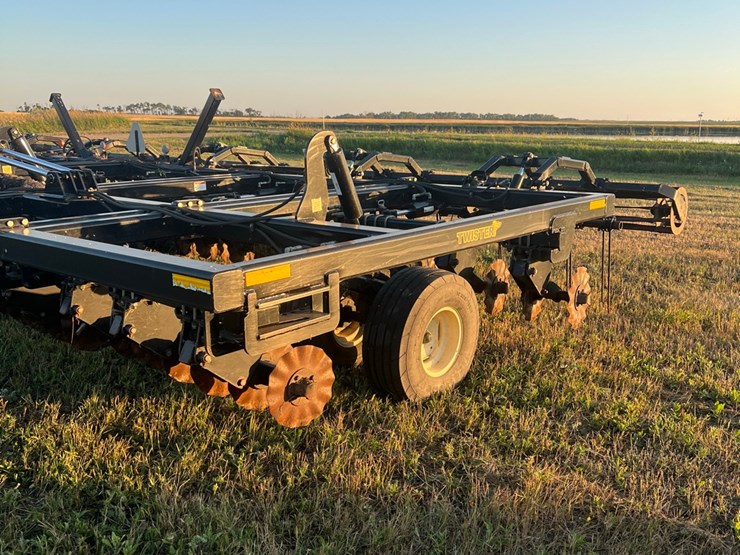 mandako-model-t4030-vertical-tillage-image-1