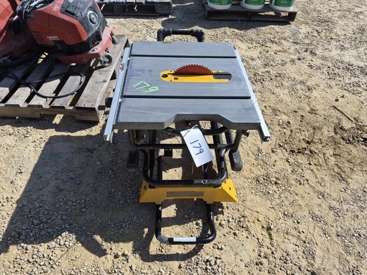 dewalt-jobsite-table-saw-image-1