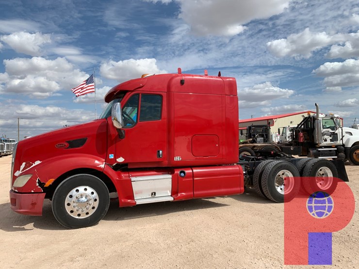 2012-peterbilt-587-image-2